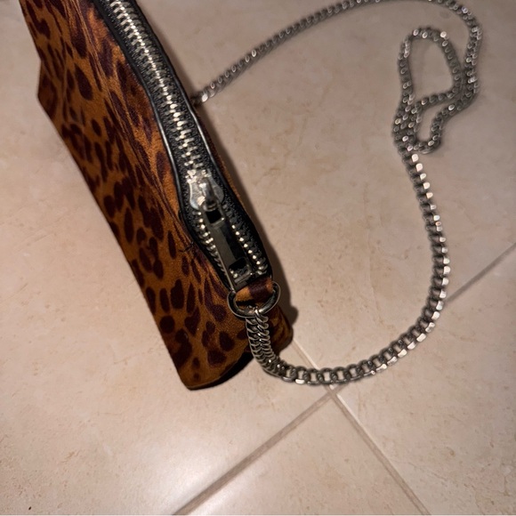Leopard Print Chain Crossbody Bag F21 - Picture 3 of 5